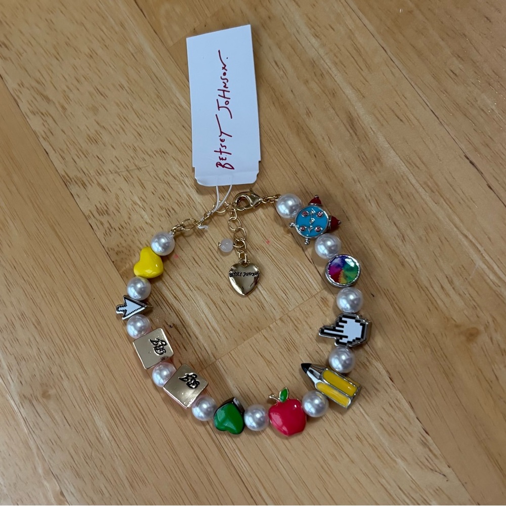 Betsey Johnson XO Pearl Charm Bracelet - NWT - Picture 7 of 7